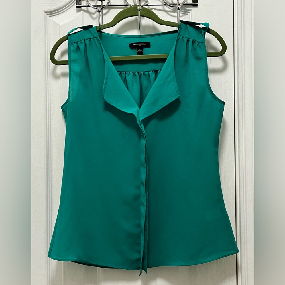 BANANA REPUBLIC BLOUSE, sleeveless emerald green chiffon, size small
